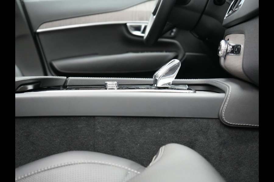Volvo XC90 T8 Recharge AWD Plus Dark 456pk Plug In Hybrid Long Range PHEV | Panodak | Adaptive Cruise | Luxe Lederen Sportstoelen Memory & Ventilatie | 360 Camera | Harman Kardon | Google Maps | Keyless |