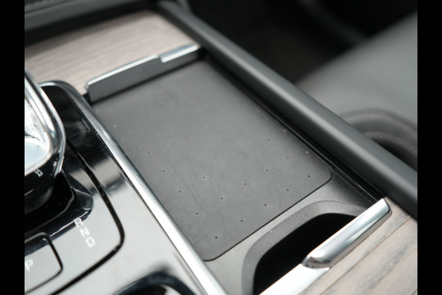 Volvo XC90 T8 Recharge AWD Plus Dark 456pk Plug In Hybrid Long Range PHEV | Panodak | Adaptive Cruise | Luxe Lederen Sportstoelen Memory & Ventilatie | 360 Camera | Harman Kardon | Google Maps | Keyless |