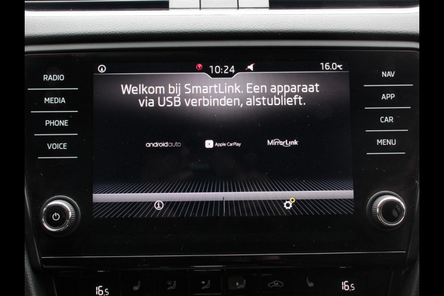 Škoda Octavia 1.5 TSI Greentech Ambition Business Climate control Cruise control Parkeersensoren Voorstoelen verwarmd Navigatie Apple Carplay/ Android Auto