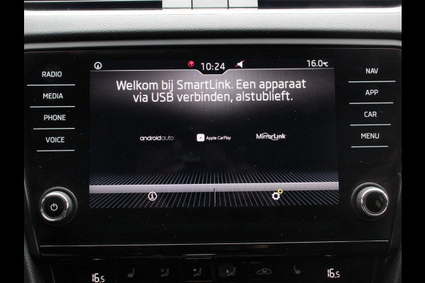 Škoda Octavia 1.5 TSI Greentech Ambition Business Climate control Cruise control Parkeersensoren Voorstoelen verwarmd Navigatie Apple Carplay/ Android Auto