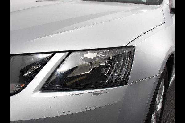 Škoda Octavia 1.5 TSI Greentech Ambition Business Climate control Cruise control Parkeersensoren Voorstoelen verwarmd Navigatie Apple Carplay/ Android Auto