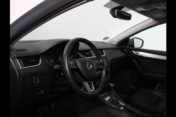 Škoda Octavia 1.5 TSI Greentech Ambition Business Climate control Cruise control Parkeersensoren Voorstoelen verwarmd Navigatie Apple Carplay/ Android Auto