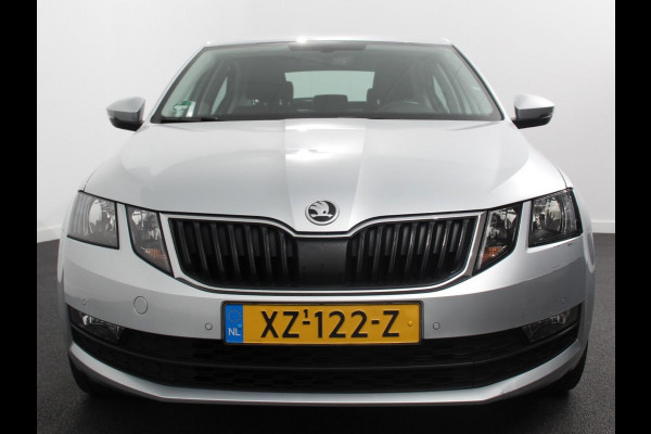 Škoda Octavia 1.5 TSI Greentech Ambition Business Climate control Cruise control Parkeersensoren Voorstoelen verwarmd Navigatie Apple Carplay/ Android Auto