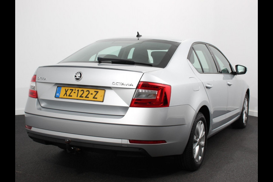 Škoda Octavia 1.5 TSI Greentech Ambition Business Climate control Cruise control Parkeersensoren Voorstoelen verwarmd Navigatie Apple Carplay/ Android Auto