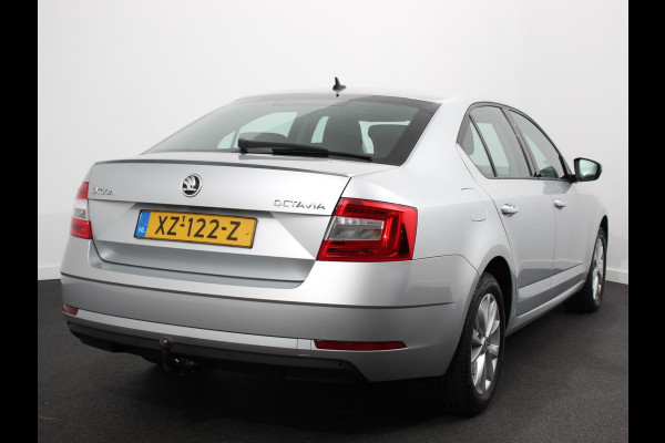 Škoda Octavia 1.5 TSI Greentech Ambition Business Climate control Cruise control Parkeersensoren Voorstoelen verwarmd Navigatie Apple Carplay/ Android Auto