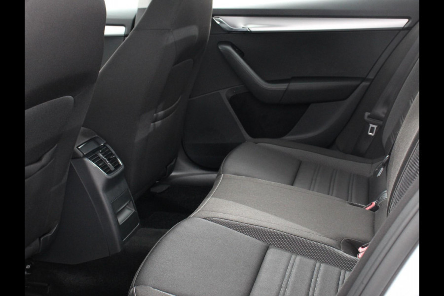 Škoda Octavia 1.5 TSI Greentech Ambition Business Climate control Cruise control Parkeersensoren Voorstoelen verwarmd Navigatie Apple Carplay/ Android Auto