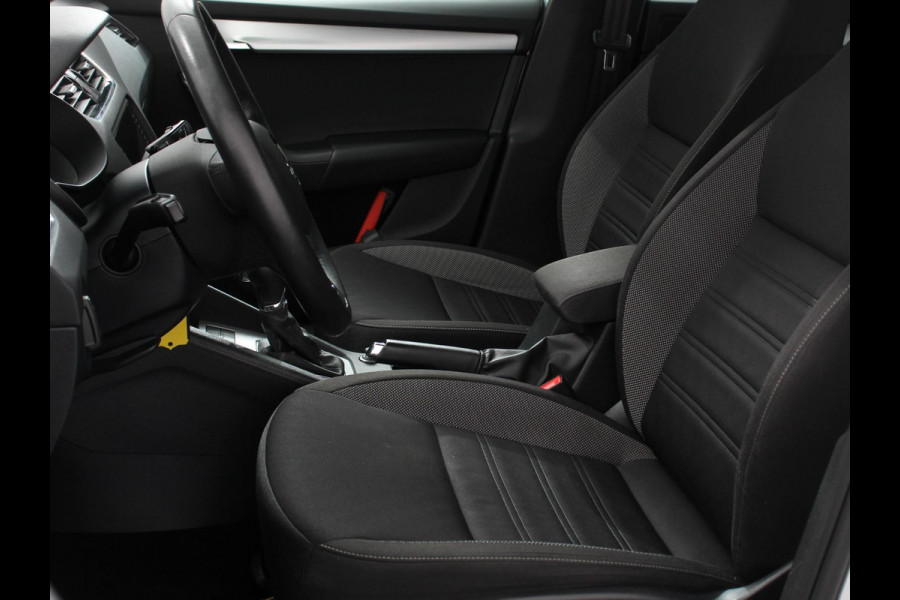 Škoda Octavia 1.5 TSI Greentech Ambition Business Climate control Cruise control Parkeersensoren Voorstoelen verwarmd Navigatie Apple Carplay/ Android Auto