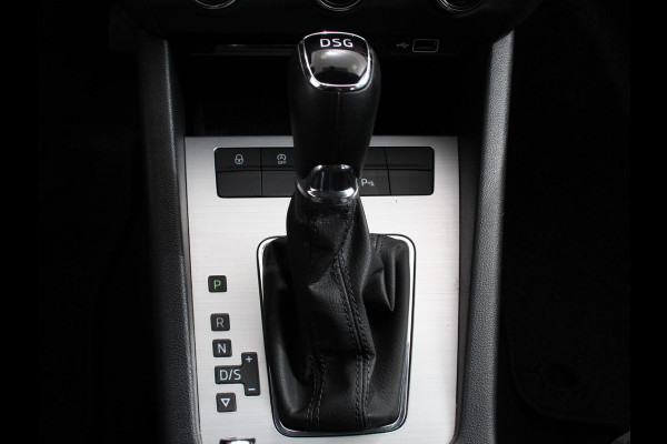 Škoda Octavia 1.5 TSI Greentech Ambition Business Climate control Cruise control Parkeersensoren Voorstoelen verwarmd Navigatie Apple Carplay/ Android Auto