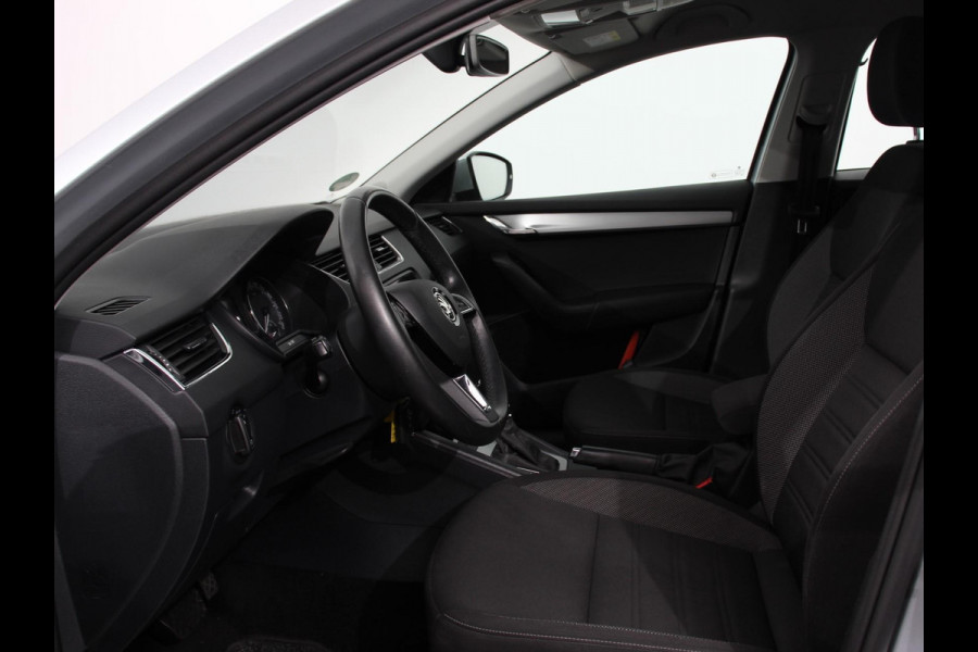 Škoda Octavia 1.5 TSI Greentech Ambition Business Climate control Cruise control Parkeersensoren Voorstoelen verwarmd Navigatie Apple Carplay/ Android Auto