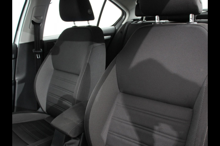 Škoda Octavia 1.5 TSI Greentech Ambition Business Climate control Cruise control Parkeersensoren Voorstoelen verwarmd Navigatie Apple Carplay/ Android Auto