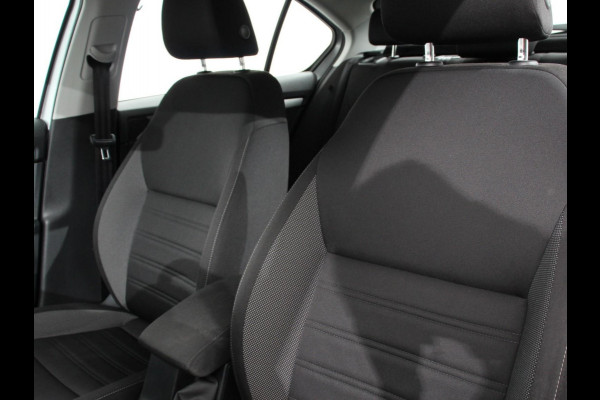 Škoda Octavia 1.5 TSI Greentech Ambition Business Climate control Cruise control Parkeersensoren Voorstoelen verwarmd Navigatie Apple Carplay/ Android Auto