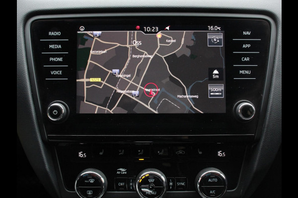 Škoda Octavia 1.5 TSI Greentech Ambition Business Climate control Cruise control Parkeersensoren Voorstoelen verwarmd Navigatie Apple Carplay/ Android Auto