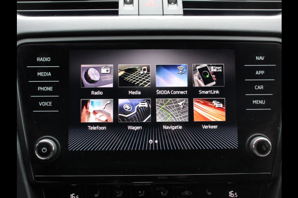 Škoda Octavia 1.5 TSI Greentech Ambition Business Climate control Cruise control Parkeersensoren Voorstoelen verwarmd Navigatie Apple Carplay/ Android Auto