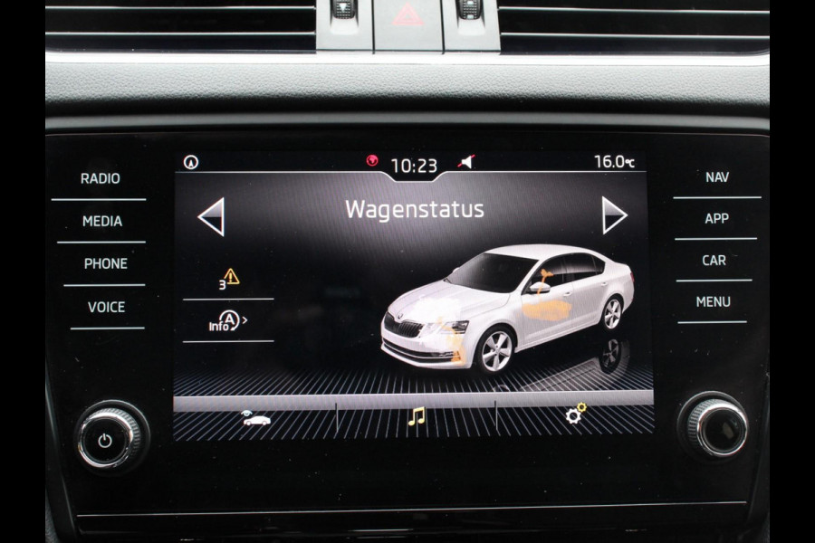 Škoda Octavia 1.5 TSI Greentech Ambition Business Climate control Cruise control Parkeersensoren Voorstoelen verwarmd Navigatie Apple Carplay/ Android Auto