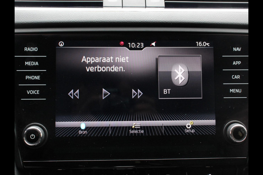 Škoda Octavia 1.5 TSI Greentech Ambition Business Climate control Cruise control Parkeersensoren Voorstoelen verwarmd Navigatie Apple Carplay/ Android Auto