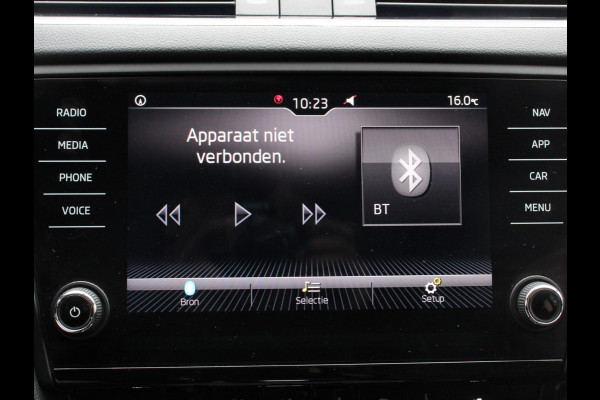 Škoda Octavia 1.5 TSI Greentech Ambition Business Climate control Cruise control Parkeersensoren Voorstoelen verwarmd Navigatie Apple Carplay/ Android Auto