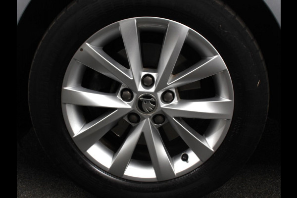 Škoda Octavia 1.5 TSI Greentech Ambition Business Climate control Cruise control Parkeersensoren Voorstoelen verwarmd Navigatie Apple Carplay/ Android Auto