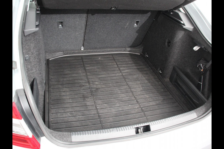Škoda Octavia 1.5 TSI Greentech Ambition Business Climate control Cruise control Parkeersensoren Voorstoelen verwarmd Navigatie Apple Carplay/ Android Auto