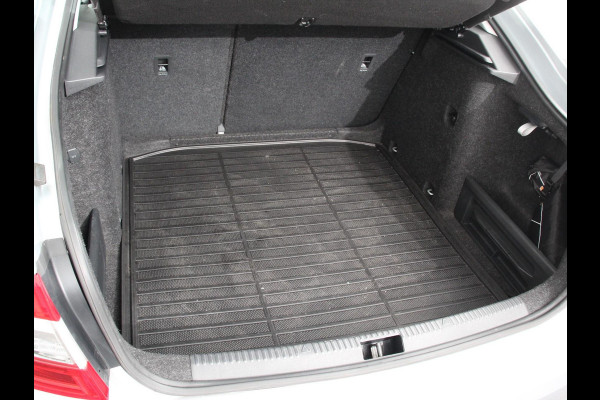 Škoda Octavia 1.5 TSI Greentech Ambition Business Climate control Cruise control Parkeersensoren Voorstoelen verwarmd Navigatie Apple Carplay/ Android Auto