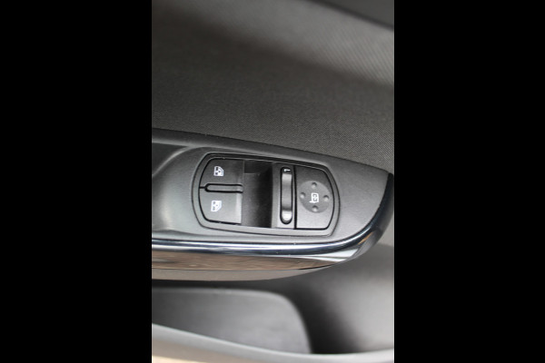 Opel Corsa 1.4-90pk 120 Jaar Edition. Leuke sportieve 5drs. Opel Corsa ! Airco , C|ruise control , Stoel en stuur verwarming , Camera