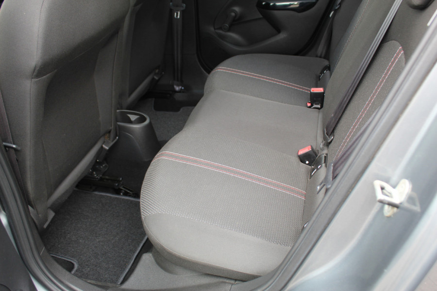 Opel Corsa 1.4-90pk 120 Jaar Edition. Leuke sportieve 5drs. Opel Corsa ! Airco , C|ruise control , Stoel en stuur verwarming , Camera