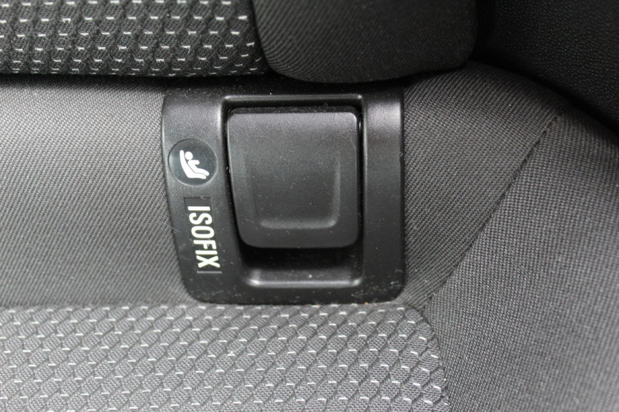 Opel Corsa 1.4-90pk 120 Jaar Edition. Leuke sportieve 5drs. Opel Corsa ! Airco , C|ruise control , Stoel en stuur verwarming , Camera