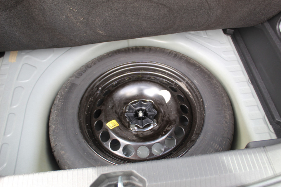 Opel Corsa 1.4-90pk 120 Jaar Edition. Leuke sportieve 5drs. Opel Corsa ! Airco , C|ruise control , Stoel en stuur verwarming , Camera
