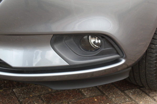 Opel Corsa 1.4-90pk 120 Jaar Edition. Leuke sportieve 5drs. Opel Corsa ! Airco , C|ruise control , Stoel en stuur verwarming , Camera