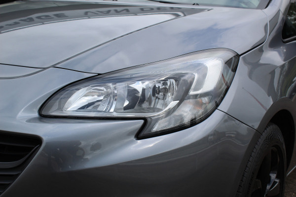 Opel Corsa 1.4-90pk 120 Jaar Edition. Leuke sportieve 5drs. Opel Corsa ! Airco , C|ruise control , Stoel en stuur verwarming , Camera