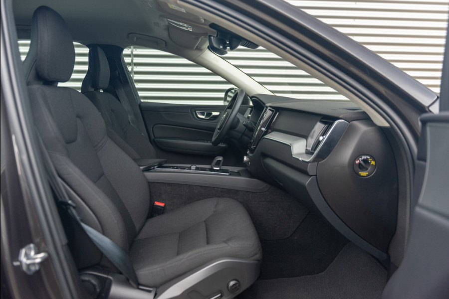 Volvo XC60 B4 Aut. Mild Hybrid Momentum Stoelverwarming 197pk