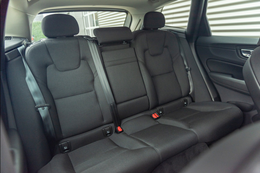 Volvo XC60 B4 Aut. Mild Hybrid Momentum Stoelverwarming 197pk