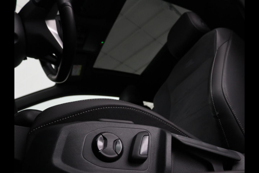 Volkswagen Arteon 1.4 TSI eHybrid R-Line Business+ | Panoramadak | Trekhaak | Stoelverwarming | Matrix LED | Adaptive cruise | Leder/Alcantara | Carplay | Camera | Keyless
