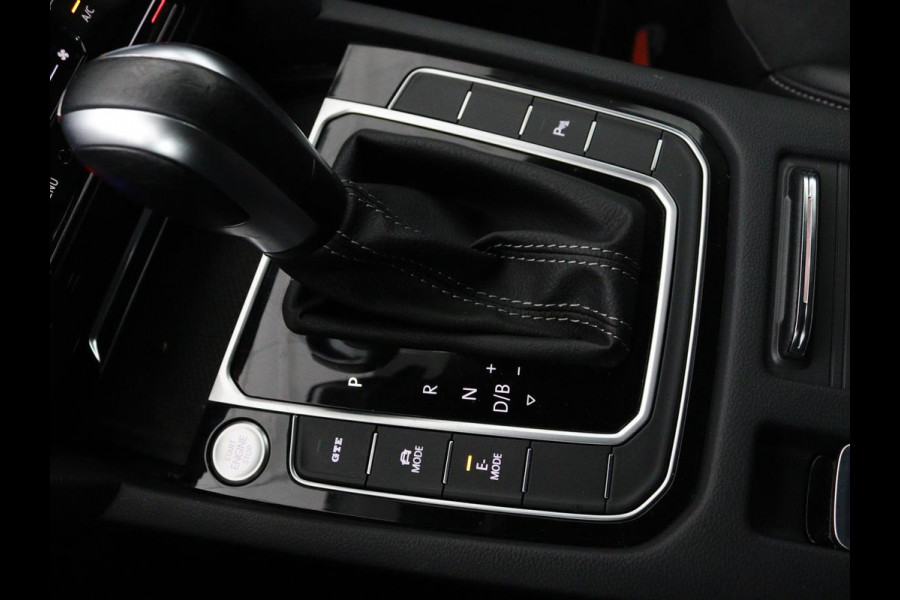 Volkswagen Arteon 1.4 TSI eHybrid R-Line Business+ | Panoramadak | Trekhaak | Stoelverwarming | Matrix LED | Adaptive cruise | Leder/Alcantara | Carplay | Camera | Keyless