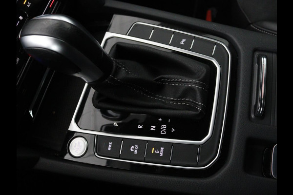 Volkswagen Arteon 1.4 TSI eHybrid R-Line Business+ | Panoramadak | Trekhaak | Stoelverwarming | Matrix LED | Adaptive cruise | Leder/Alcantara | Carplay | Camera | Keyless