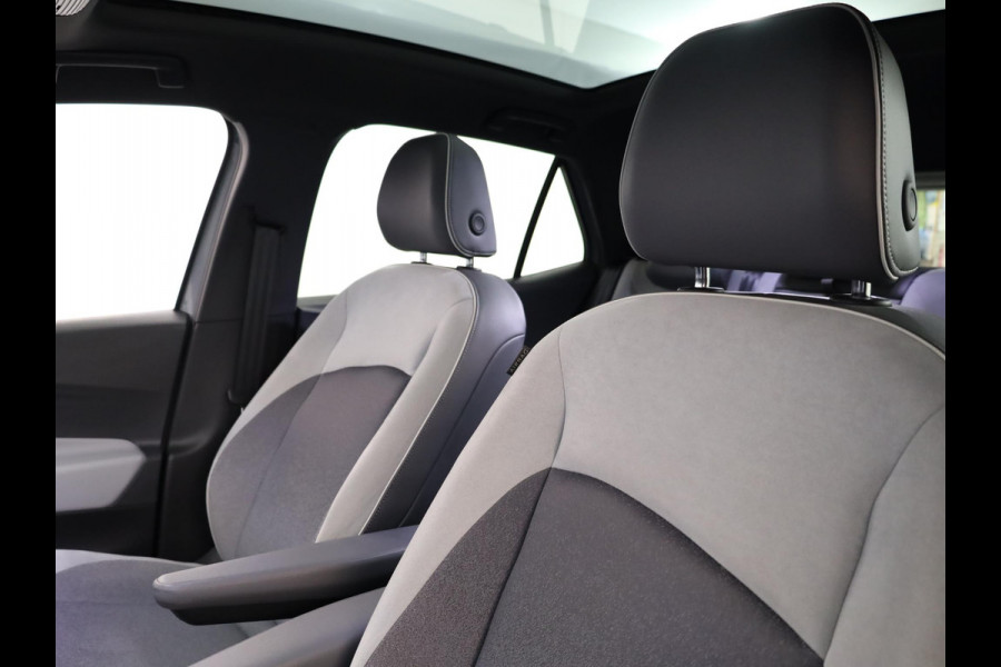 Volkswagen ID.3 First Max 58 kWh Pano.dak| Camera| dodehoek| Navi| LED| verwarmd stuur/vrstoelen