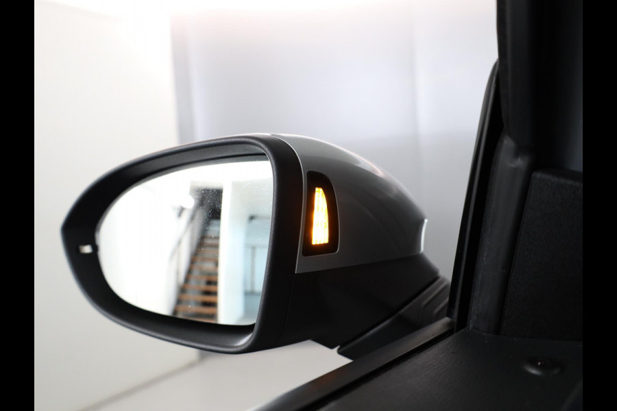 Volkswagen ID.3 First Max 58 kWh Pano.dak| Camera| dodehoek| Navi| LED| verwarmd stuur/vrstoelen