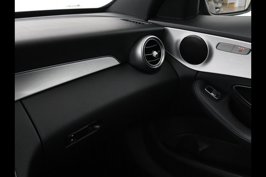 Mercedes-Benz C-Klasse 160 Business Solutions AMG | Stoelverwarming | Trekhaak | Leder/Alcantara | Camera | Navigatie | Park Assist | Full LED | Climate control