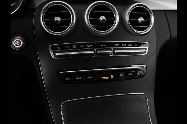 Mercedes-Benz C-Klasse 160 Business Solutions AMG | Stoelverwarming | Trekhaak | Leder/Alcantara | Camera | Navigatie | Park Assist | Full LED | Climate control