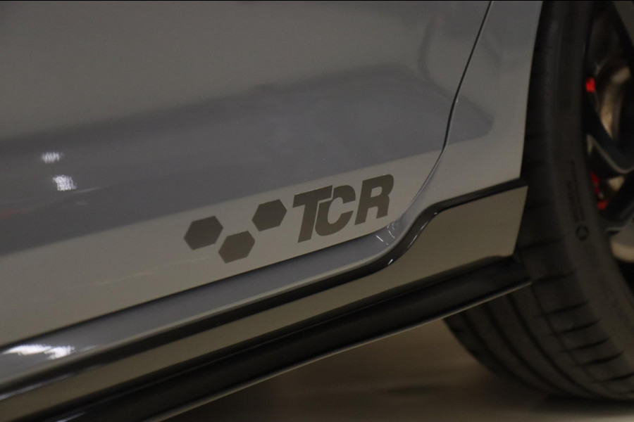 Volkswagen Golf 2.0 TSI GTI TCR /PANO/CAM/KEYLESS/ACC/LANEASSIST/VOL