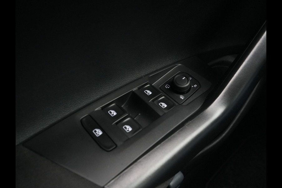 Volkswagen Polo 1.0 TSI 95pk DSG Life Edition Stoelverwarming Camera Pdc Acc Carplay 303