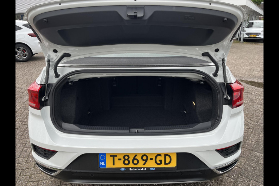 Volkswagen T-Roc Cabrio 1.5 TSI Style 150pk Automaat | Adaptieve Cruise | Stoelverwarming | Digitale Cock pit | Dealer onderhouden | Dodehoeksensoren