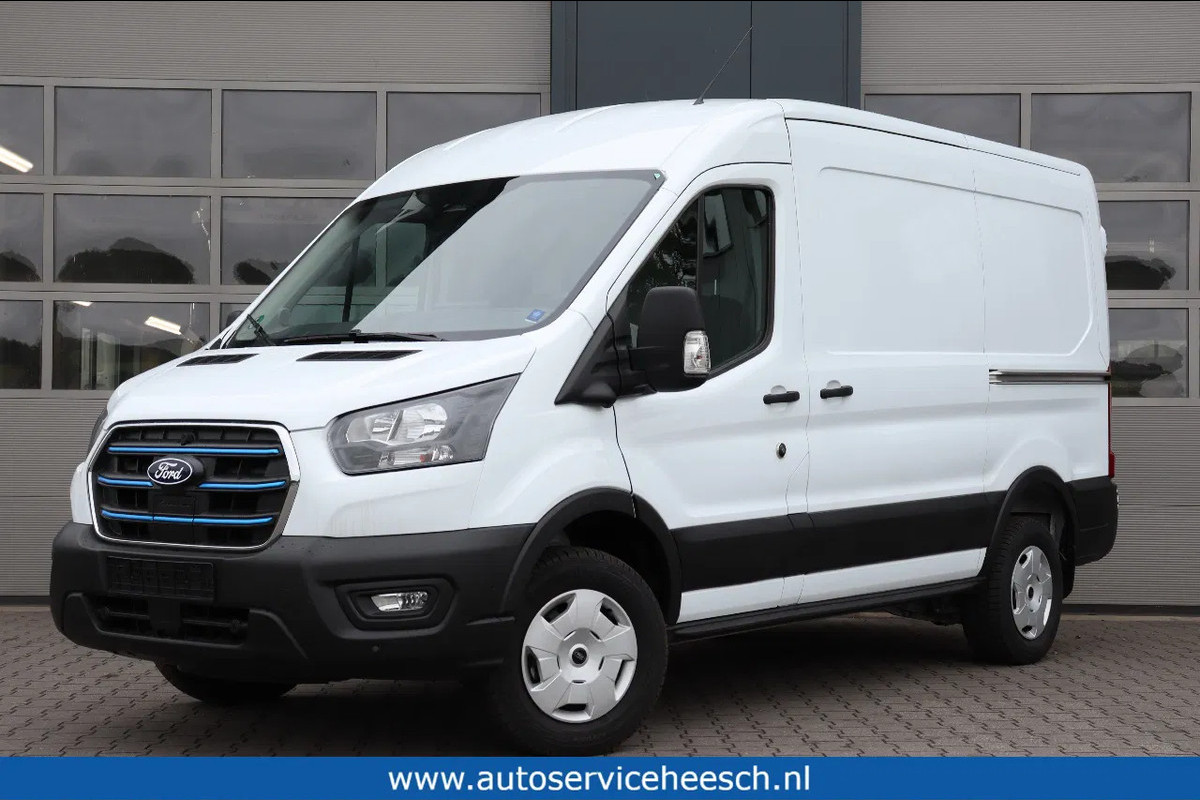 Ford E-Transit 68KWH L2H2 l 2x SCHUIFDEUR l NAVI l 360 CAMERA l ACC l CLIMATE CONTROL Ford E-Transit 68KWH L2H2 l 2x SCHUIFDEUR l NAVI l 360 CAMERA l ACC l CLIMATE CONTROL