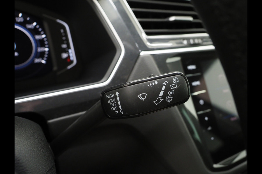 Volkswagen Tiguan 1.4 TSI eHybrid Elegance Exclusive | Panoramadak | 360 | Keyless | Adaptive Cruise | Carplay | Trekhaak