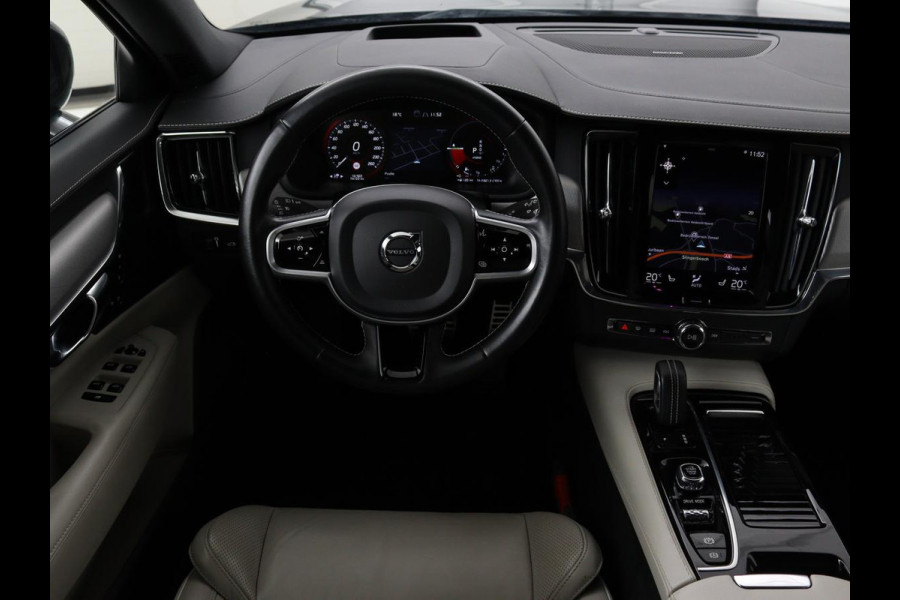 Volvo V90 2.0 T8 AWD R-Design | Panoramadak | Head-Up | Trekhaak | Stoel & stuurverwarming | Leder | 360 camera | Luchtvering | Harman/Kardon | Adaptive cruise | Achterbankverwarming