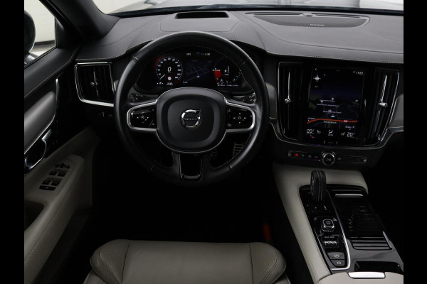 Volvo V90 2.0 T8 AWD R-Design | Panoramadak | Head-Up | Trekhaak | Stoel & stuurverwarming | Leder | 360 camera | Luchtvering | Harman/Kardon | Adaptive cruise | Achterbankverwarming