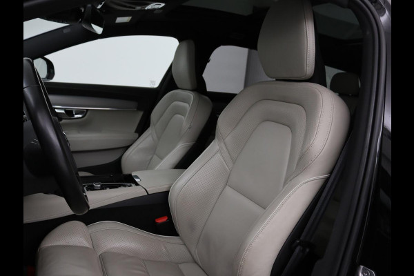 Volvo V90 2.0 T8 AWD R-Design | Panoramadak | Head-Up | Trekhaak | Stoel & stuurverwarming | Leder | 360 camera | Luchtvering | Harman/Kardon | Adaptive cruise | Achterbankverwarming