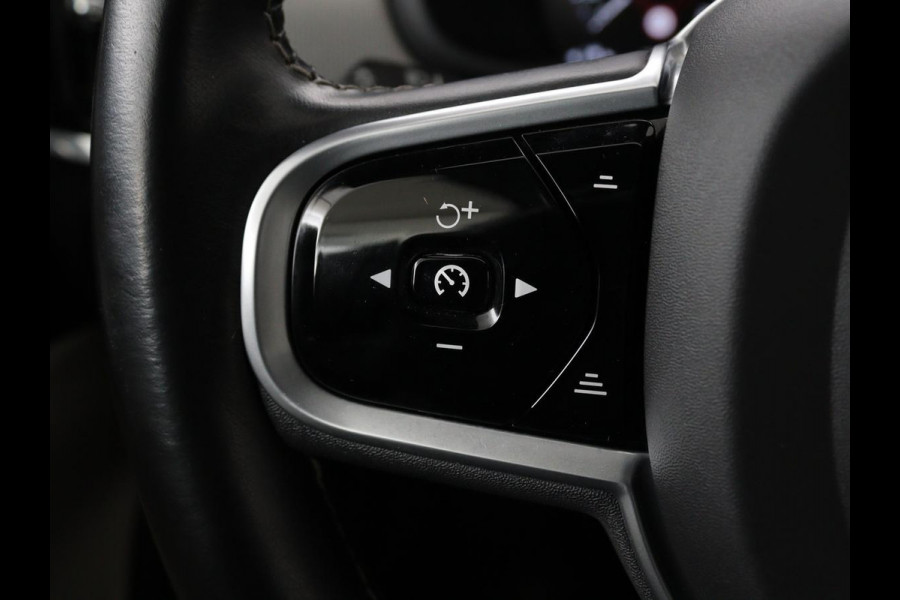 Volvo V90 2.0 T8 AWD R-Design | Panoramadak | Head-Up | Trekhaak | Stoel & stuurverwarming | Leder | 360 camera | Luchtvering | Harman/Kardon | Adaptive cruise | Achterbankverwarming