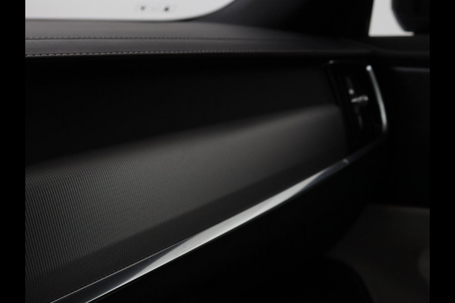 Volvo V90 2.0 T8 AWD R-Design | Panoramadak | Head-Up | Trekhaak | Stoel & stuurverwarming | Leder | 360 camera | Luchtvering | Harman/Kardon | Adaptive cruise | Achterbankverwarming