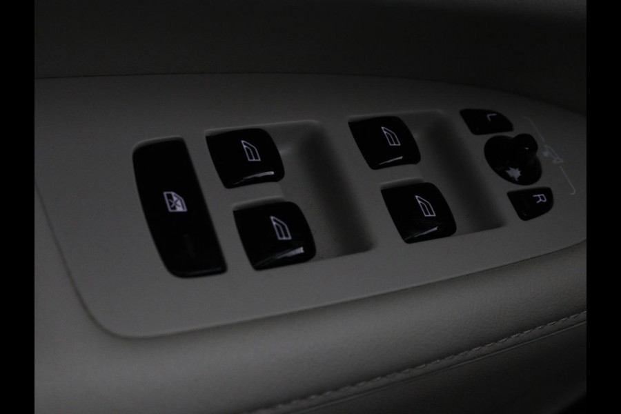 Volvo V90 2.0 T8 AWD R-Design | Panoramadak | Head-Up | Trekhaak | Stoel & stuurverwarming | Leder | 360 camera | Luchtvering | Harman/Kardon | Adaptive cruise | Achterbankverwarming