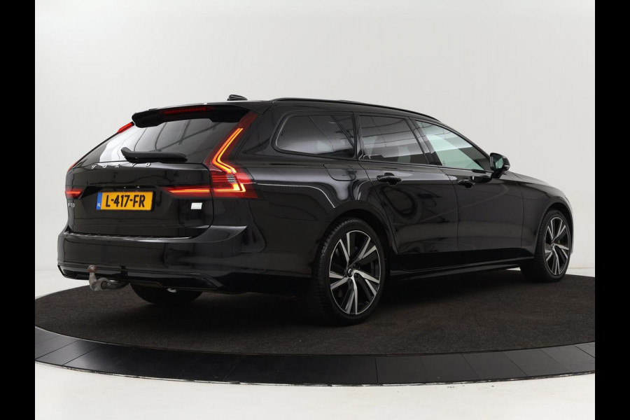 Volvo V90 2.0 T8 AWD R-Design | Panoramadak | Head-Up | Trekhaak | Stoel & stuurverwarming | Leder | 360 camera | Luchtvering | Harman/Kardon | Adaptive cruise | Achterbankverwarming
